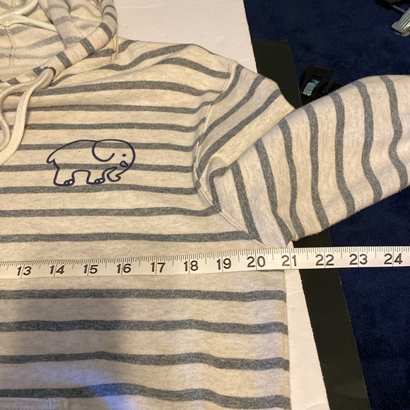 Ivory Ella hoodie size medium, gray & off white colored. 70 cotton 30 polyester - Picture 5 of 6